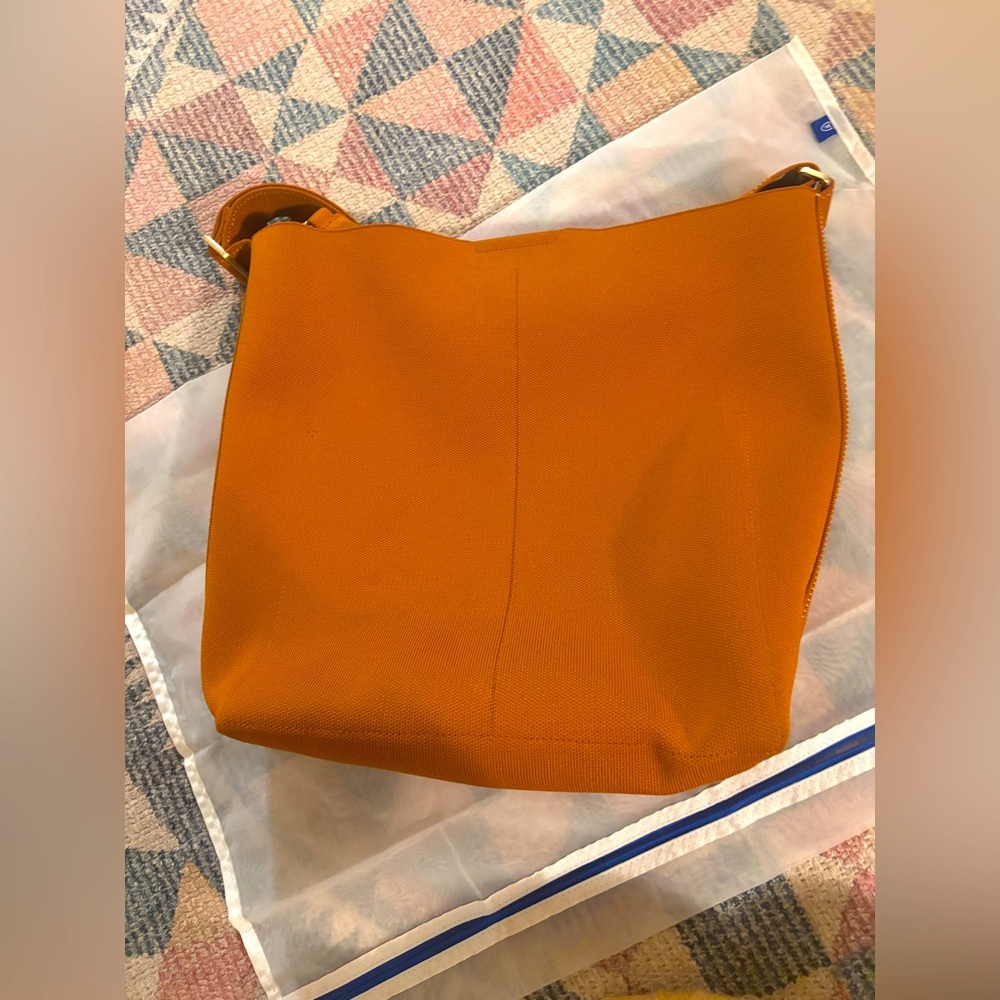 Rothy’s tote is in excellent condition—